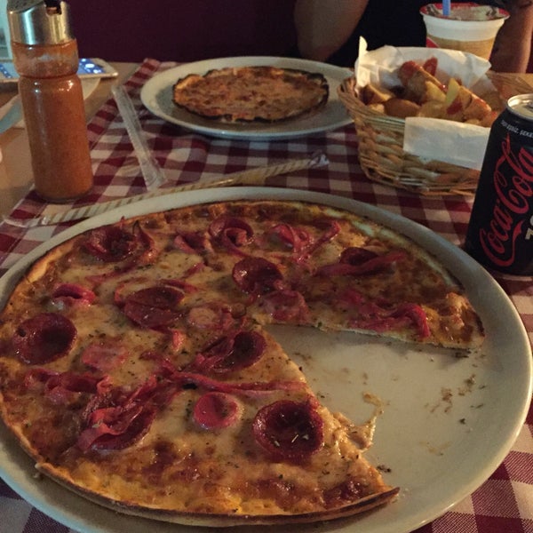 Das Foto wurde bei Fratelli Duri Pizzeria, Pera von Sld T. am 9/24/2016 aufgenommen