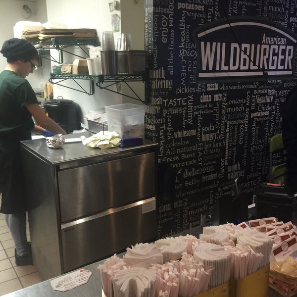 Foto scattata a American Wild Burger da Michael il 2/28/2015