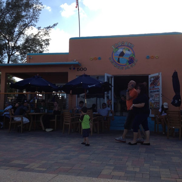 Photo prise au Toucans Oceanside Bar &amp; Grill par Alejandro L. le5/14/2013