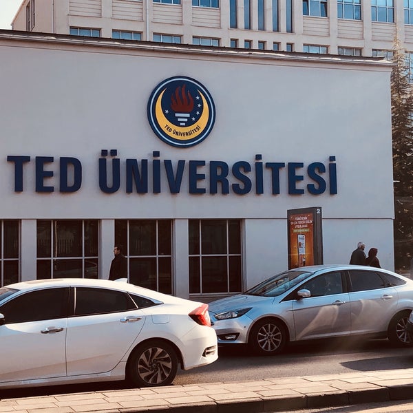 รูปภาพถ่ายที่ TED Üniversitesi โดย BACK HOUSE ROCK BAR เมื่อ 11/19/2019