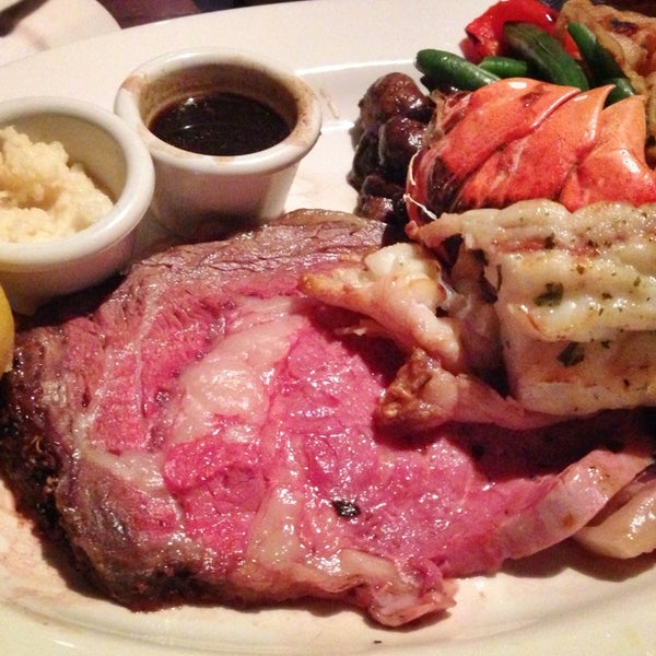 Foto diambil di The Keg Steakhouse + Bar - Richmond South oleh James pada 6/14/2014