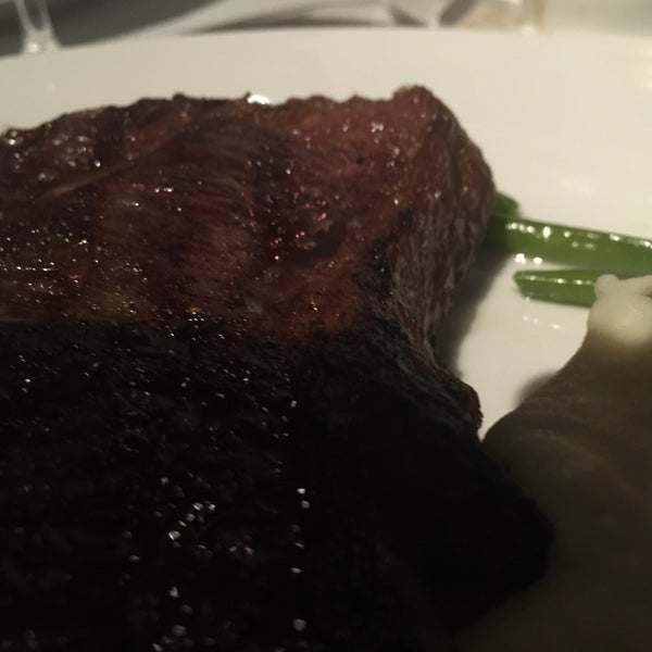Foto tomada en Elbert&#39;s Steak Room  por rmDude el 9/29/2015