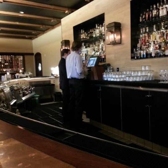 รูปภาพถ่ายที่ Dixie Restaurant Bar &amp; Lounge โดย Margie B. เมื่อ 1/18/2013