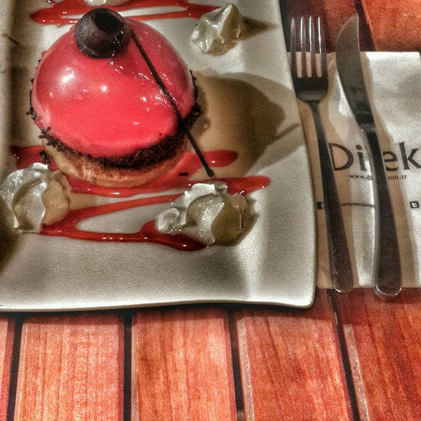 8/27/2016 tarihinde Dilara Geçyolziyaretçi tarafından Dilek Pasta Cafe &amp; Restaurant'de çekilen fotoğraf