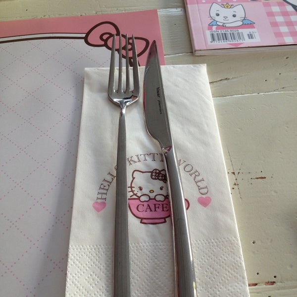 Das Foto wurde bei Hello Kitty World von Mel B. am 5/2/2013 aufgenommen