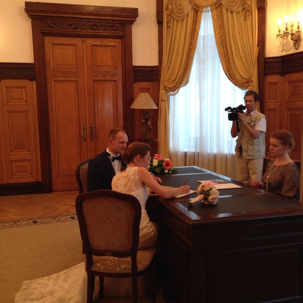 бишкекский центральный дворец бракосочетания.