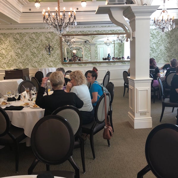 Das Foto wurde bei Palace Café von Price C. am 9/17/2019 aufgenommen