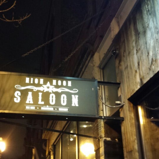 Снимок сделан в High Noon Saloon пользователем Dan C. 11/1/2015