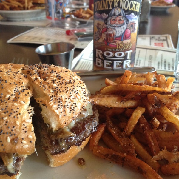 5/9/2013 tarihinde nikkiziyaretçi tarafından TAG Burger Bar'de çekilen fotoğraf