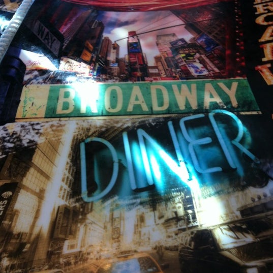 Foto tirada no(a) Broadway Diner por Jessica W. em 12/11/2012