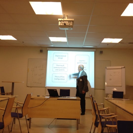 รูปภาพถ่ายที่ Chalmers tekniska högskola โดย Martin L. เมื่อ 1/31/2013