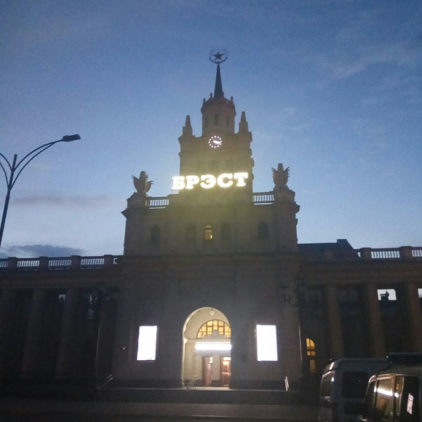 รูปภาพถ่ายที่ Станция Брест-Центральный / Brest Railway Station โดย Натали Ж. เมื่อ 6/30/2019