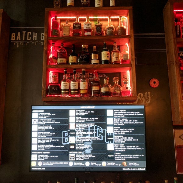 รูปภาพถ่ายที่ Batch Cafe &amp; Bar โดย Graham S. เมื่อ 11/29/2019