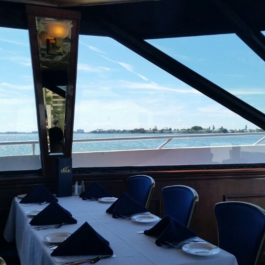 9/3/2014 tarihinde Karina R.ziyaretçi tarafından StarLite Sapphire Dining Yacht'de çekilen fotoğraf