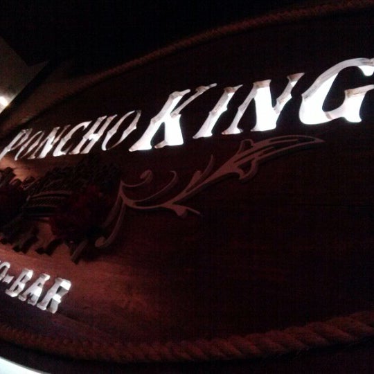 รูปภาพถ่ายที่ Poncho Kings โดย Héctor G. เมื่อ 11/25/2012