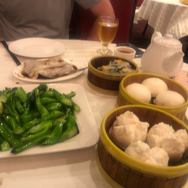 Photo taken at Jing Fong Restaurant 金豐大酒樓 by Joseph M. on 8/18/2019