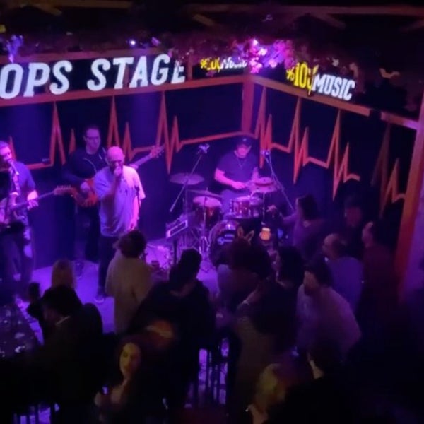 Foto scattata a Hops Irish Pub&amp;Stage da Emre Ş. il 3/13/2022