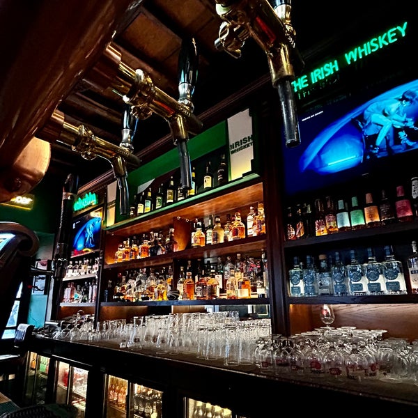 รูปภาพถ่ายที่ Hops Irish Pub&amp;Stage โดย Emre Ş. เมื่อ 12/27/2022