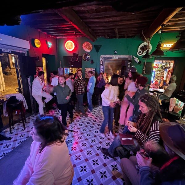 Foto tomada en Hops Irish Pub&amp;Stage  por Emre Ş. el 11/4/2022