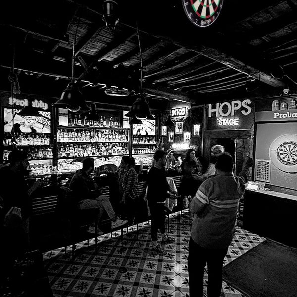 Снимок сделан в Hops Irish Pub&amp;Stage пользователем Emre Ş. 11/2/2022