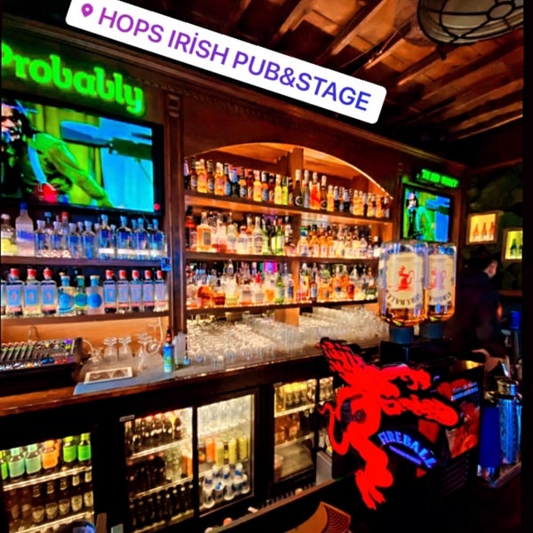Foto scattata a Hops Irish Pub&amp;Stage da Emre Ş. il 2/22/2022