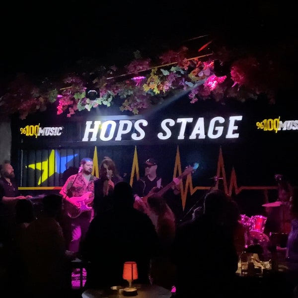 Foto tomada en Hops Irish Pub&amp;Stage  por Emre Ş. el 5/12/2022
