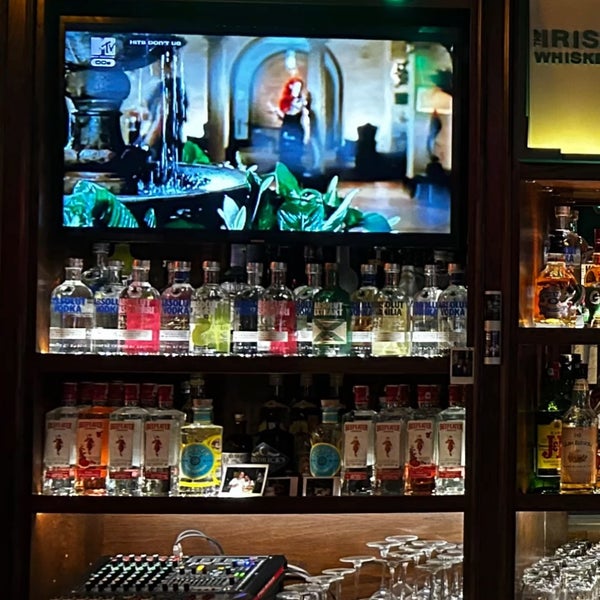 รูปภาพถ่ายที่ Hops Irish Pub&amp;Stage โดย Emre Ş. เมื่อ 1/14/2023