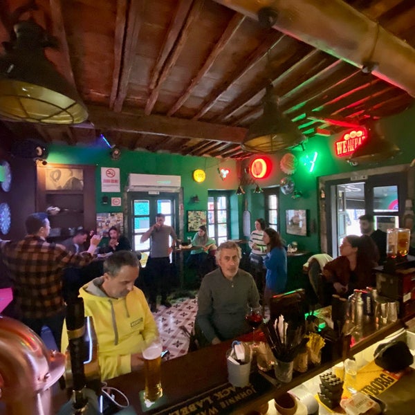 Foto scattata a Hops Irish Pub&amp;Stage da Emre Ş. il 3/5/2022