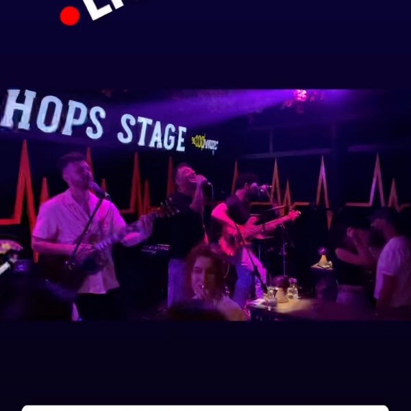 Foto diambil di Hops Irish Pub&amp;Stage oleh Emre Ş. pada 5/7/2022