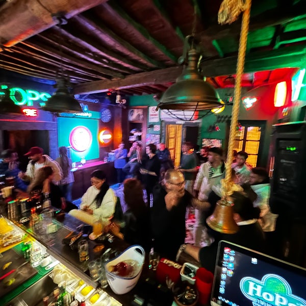 Foto tomada en Hops Irish Pub&amp;Stage  por Emre Ş. el 11/23/2022