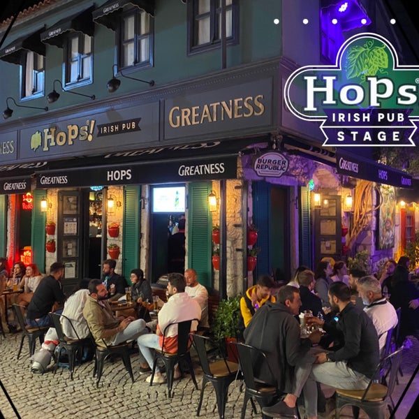 Снимок сделан в Hops Irish Pub&amp;Stage пользователем Emre Ş. 5/22/2022