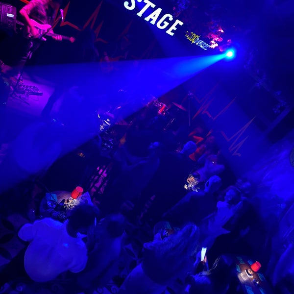 Foto tomada en Hops Irish Pub&amp;Stage  por Emre Ş. el 5/6/2022
