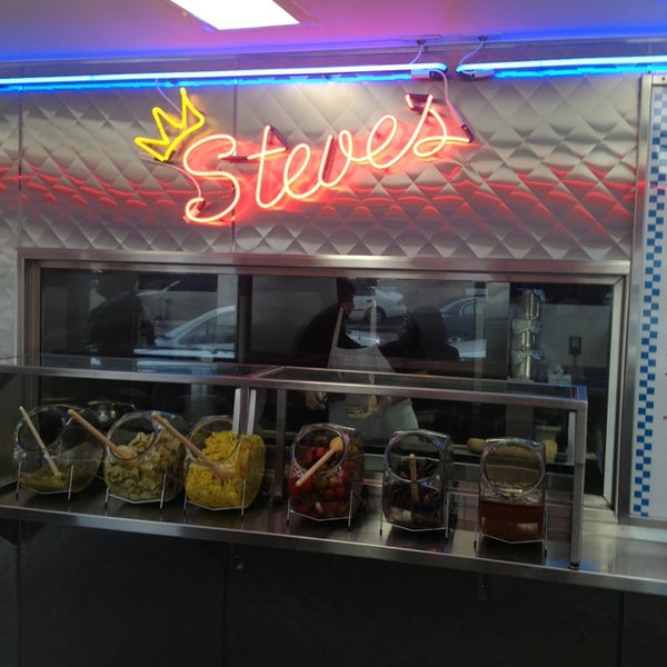 รูปภาพถ่ายที่ Steve&#39;s Prince of Steaks โดย TIm เมื่อ 12/31/2012