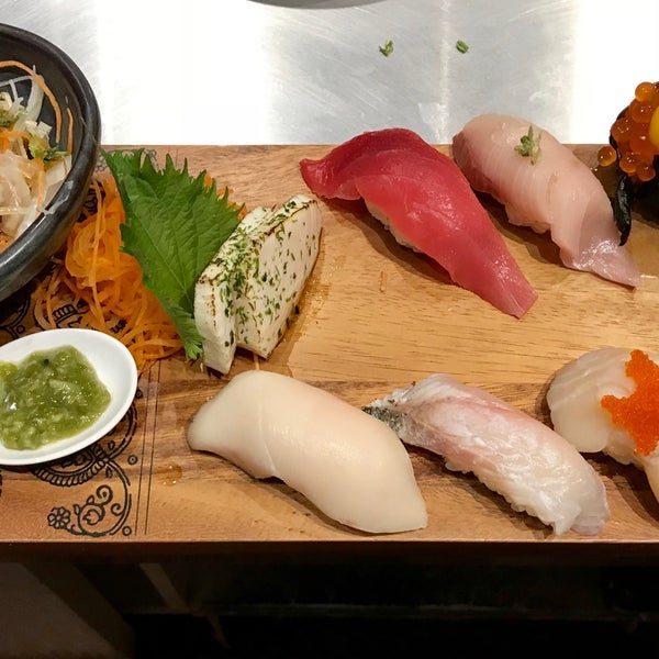 Photo prise au Blue Fin Sushi par Savio Y. le4/26/2018