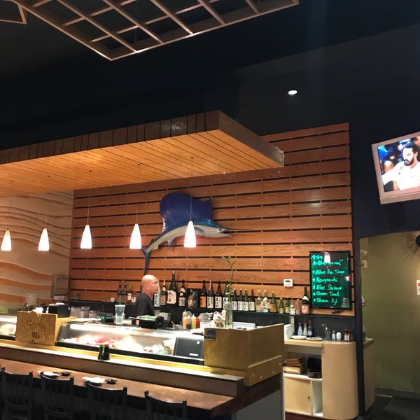 Foto scattata a Blue Fin Sushi da Savio Y. il 1/5/2018