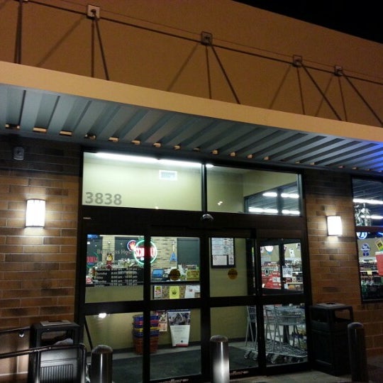 Photos at Gomer's Midtown Liquor Store in Kansas City