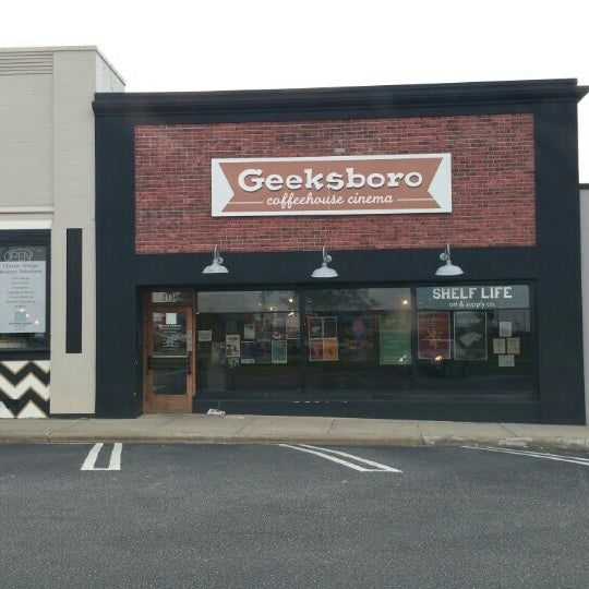 Photo taken at Geeksboro Coffeehouse Cinema by Teddy B. on 5/7/2015