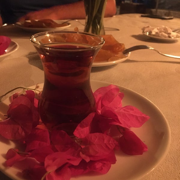Foto diambil di Çakıl Restaurant oleh Eda T. pada 7/27/2021