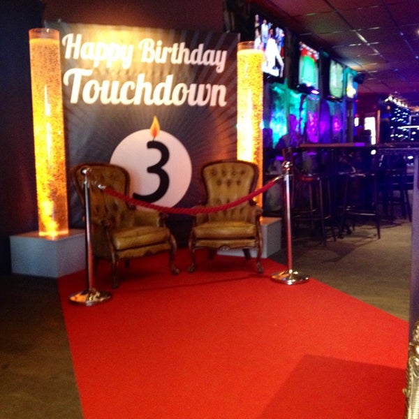 4/18/2013にShanaがTouchdown Sports Barで撮った写真