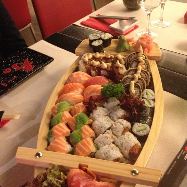 Снимок сделан в Umi Sushi & Asian Cuisine пользователем Adil M. 4/1...