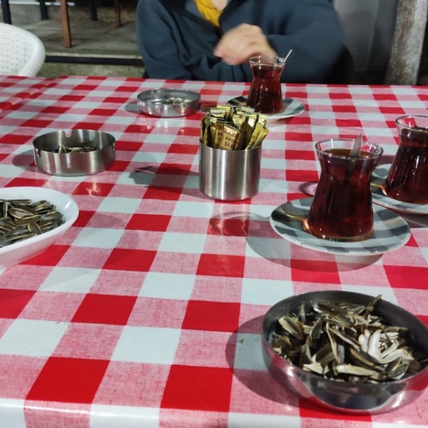 Photo prise au Yeni Palmiye Cafe &amp; Restaurant par Ferhat le9/17/2022
