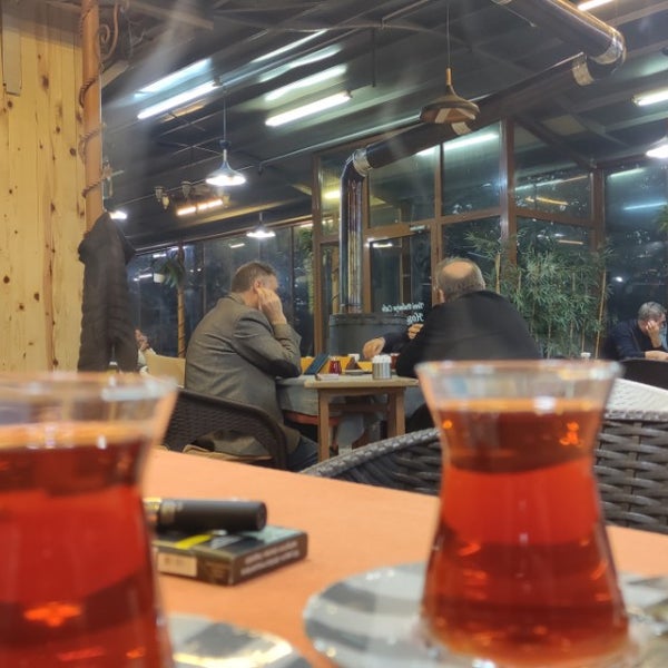 รูปภาพถ่ายที่ Yeni Palmiye Cafe &amp; Restaurant โดย Ferhat เมื่อ 11/12/2022