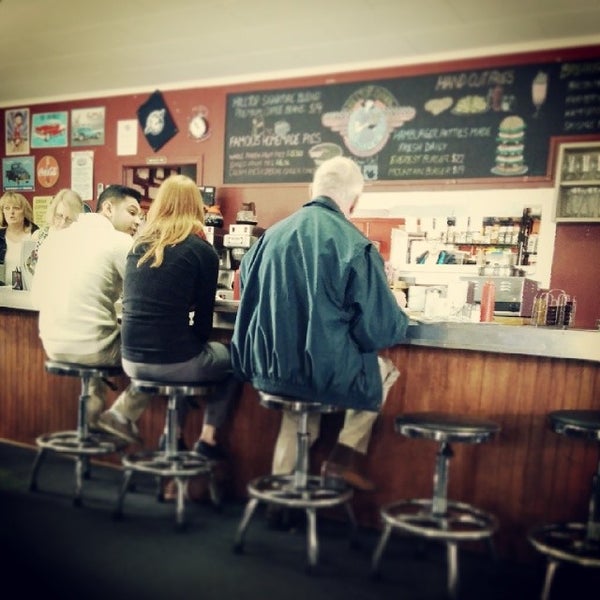Photo taken at Hilltop Diner Cafe by Jess @mini604 on 4/18/2014