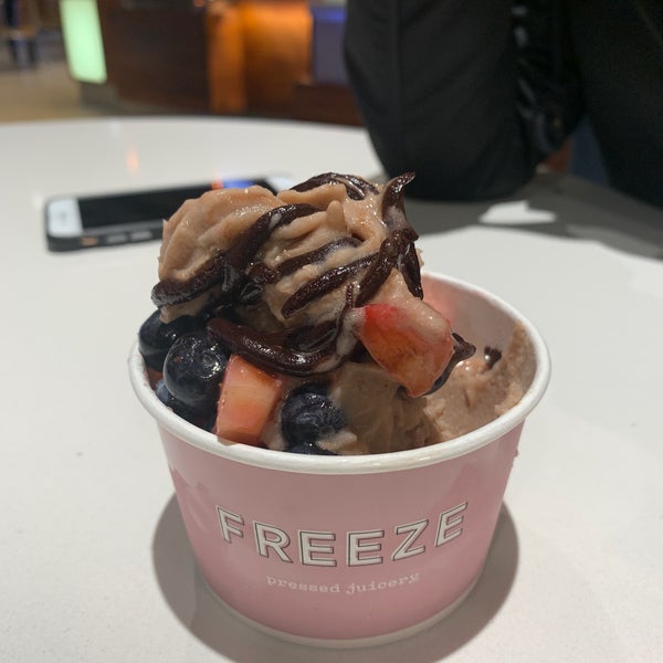 Photo taken at Pressed Juicery by Naz H. on 2/23/2020