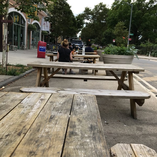 Come for the location and outdoor seating by mccarren not for the food. Used to do great sandwiches, but they expanded the menu and now everything is just meh.