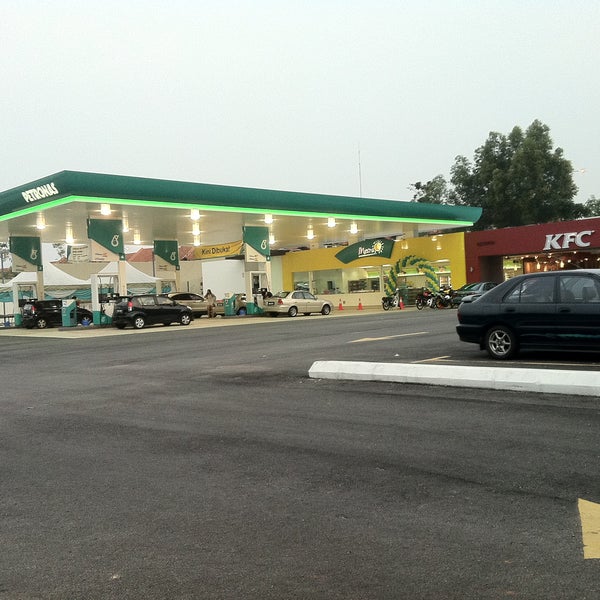 Petronas Bdr Alam Damai Gas Station