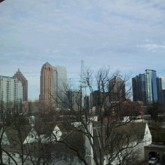 Das Foto wurde bei Hilton Garden Inn Atlanta Midtown von Greg P. am 12/31/2012 aufgenommen