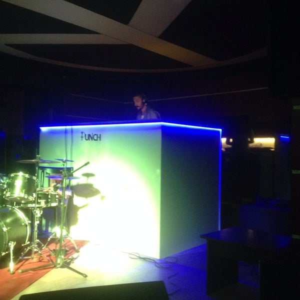 10/9/2013에 Mari K.님이 Punch Lounge &amp; Club에서 찍은 사진