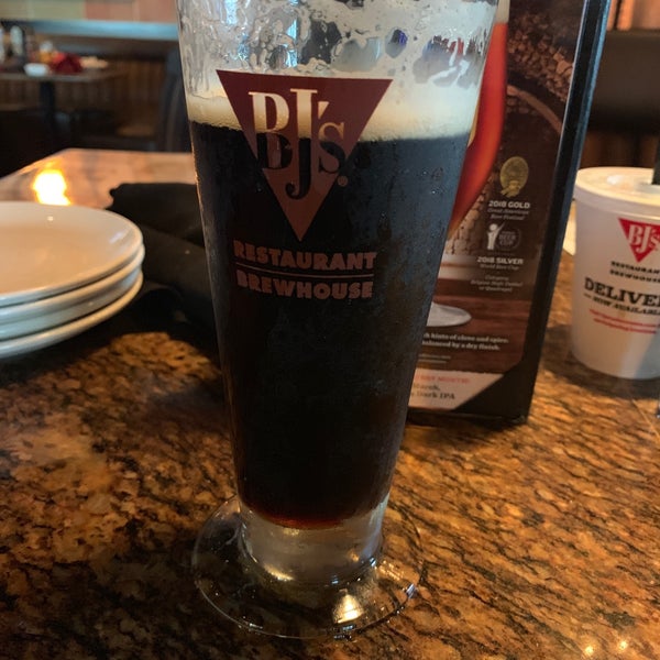 Photo taken at BJ&#39;s Restaurant &amp; Brewhouse by Marcello L. on 3/7/2019