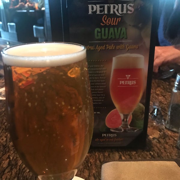 Photo taken at BJ&#39;s Restaurant &amp; Brewhouse by Marcello L. on 2/12/2018